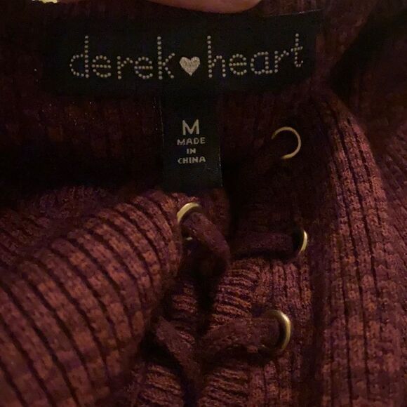 Derek Heart Juniors Burgandy Maroon fitted tuck in style shirt top blouse M - Picture 4 of 4